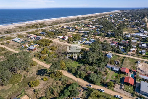 Venta De Terreno Balneario De Buenos Aires, Manantiales. - Ref : Pbi13996
