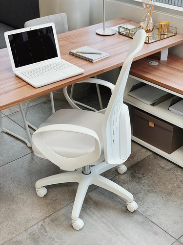 Silla de escritorio de Outlet Planaria ergonómica blanca con tapizado de cuero sintético