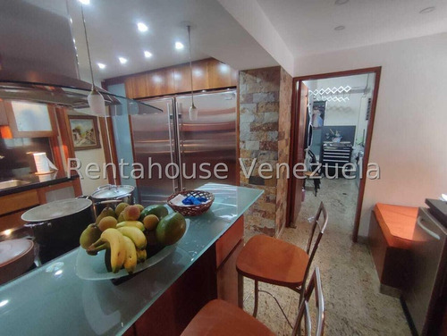 Bella Casa Bien Distribuida De MĂșltiples Niveles En Venta Ubicada En Los Naranjos Del Cafetal 25-6495
