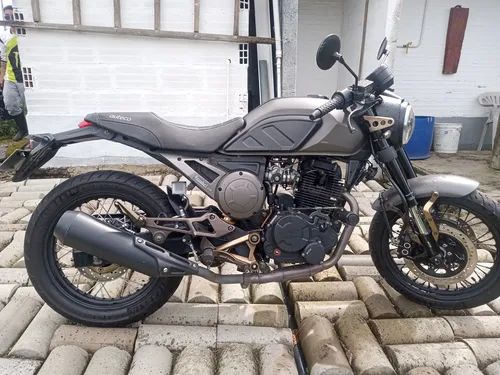 Bomber 250 Full Inyección.