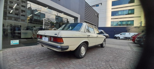 Imagen 7 de 18 de Mercedes Benz 250 4p 1979