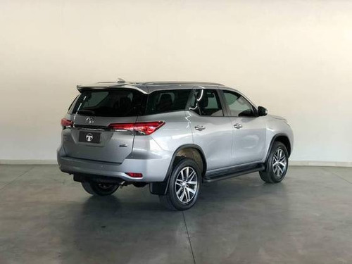 Imagem 5 de 15 de Toyota Hilux Sw4 2.7 Sr 7 Lugares 4x2 16v Flex 4p