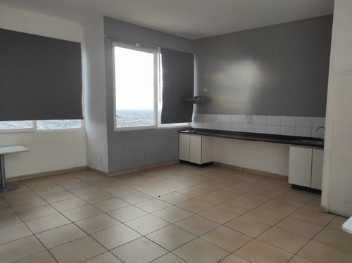 Casa Familiar Con Piscina, Quincho Y Gran Terreno Colina