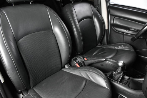 Peugeot 207 1.6 Sedan Xt Premium