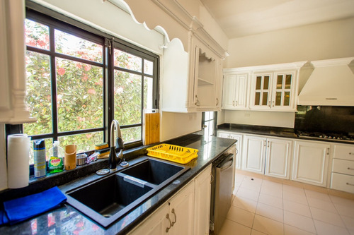 Vendo Magnífica Villa En Metro Country Club, Una Mansión De Lujo En Juan Dolió, República Dominicana