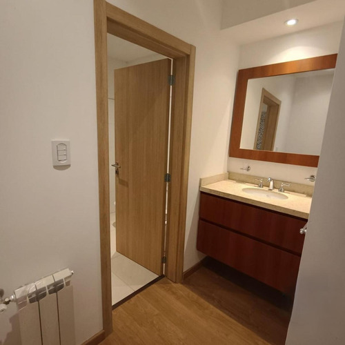 Casa En Venta - 4 Dormitorios 3 Baños - Cochera - 650mts2 - Tandil