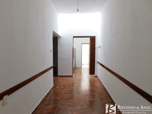 Imagen 4 de 11 de Casa De 2 Dormitorios Con Entrada Para Autos