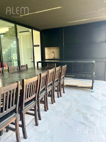 Casa De Estilo Moderno En La Estancia Villa Maria