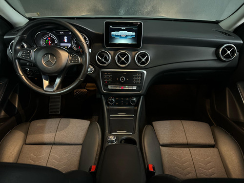 Mercedes-Benz GLA 200 1.6 CGI FLEX STYLE 7G-DCT