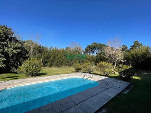 Casa De 4 Dormitorios Y 3 Baños Con Piscina En La Floresta