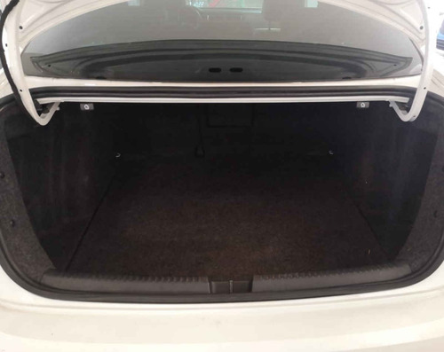 Imagen 17 de 21 de Volkswagen Jetta 2016 4p Sportline L5/2.5 Aut