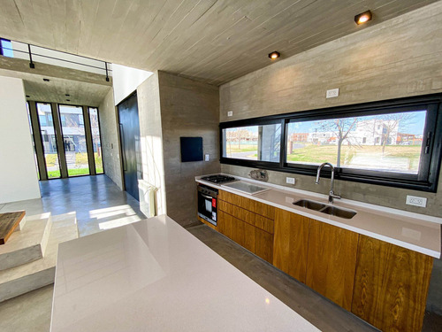 Imagen 6 de 30 de Venta Casa 6 Amb. Piscina El Cantón Barrio Golf!