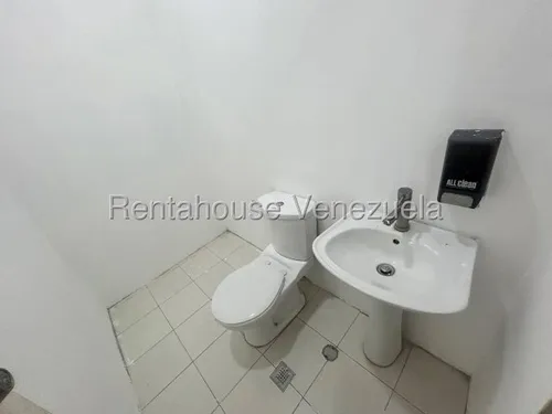 Casa Comercial En Alquiler, La Trinidad Mls #25-21193