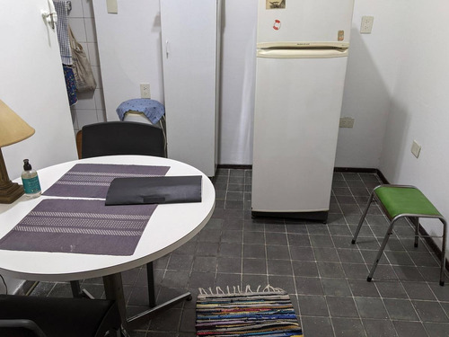 Imagen 2 de 14 de Depto 2 Amb. Cocina Y Baño Completos. Com. Diario. Bajas Expensas. Por Escalera