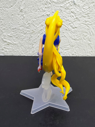 Figura Sailor Moon Con Base De Luna Pvc 15cm (Usado)