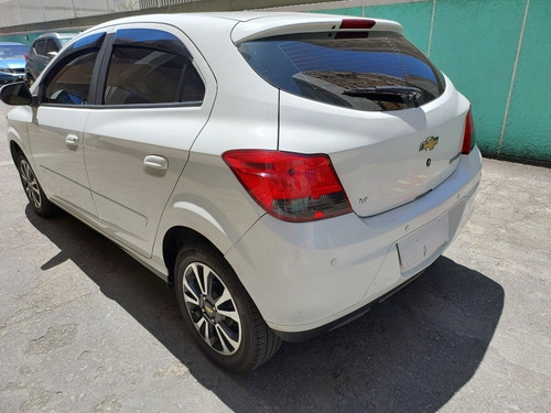 Imagem 9 de 10 de Chevrolet Onix 2015 1.4 Ltz 5p