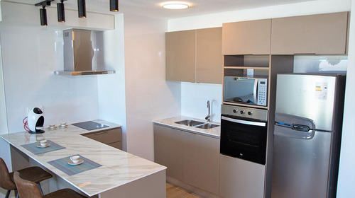 Apto De 2 Dormitorios, 2 Baños, Terraza, Cocina Definida.