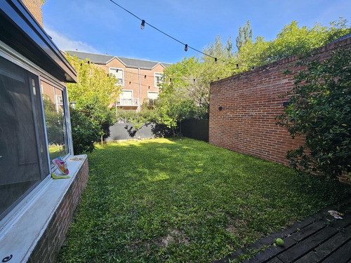 Impecable Triplex Con Jardin En Barrio Cerrado