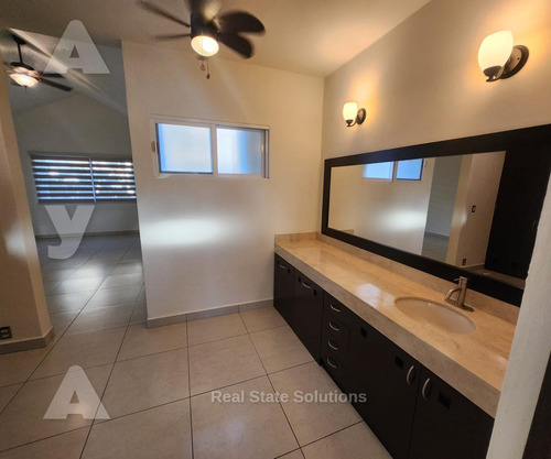 Casa En Venta, 4 Recámaras, 2 Niveles, La Vista, El Table, C