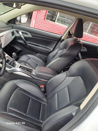 Geely Emgrand X7 Sport 2.0 Drive