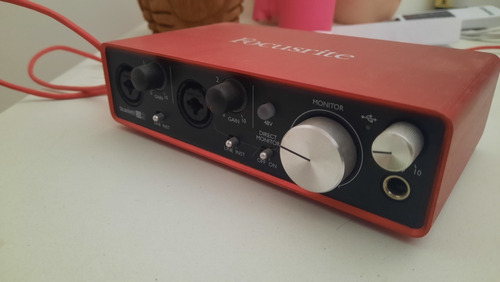 Interfaz Audio Focusrite Scarlett 2i2 2da Gen. | Impecabl