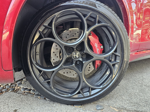 Alfa Romeo Stelvio 2.9L Quadrifoglio Verde V6 Bi-Turbo At