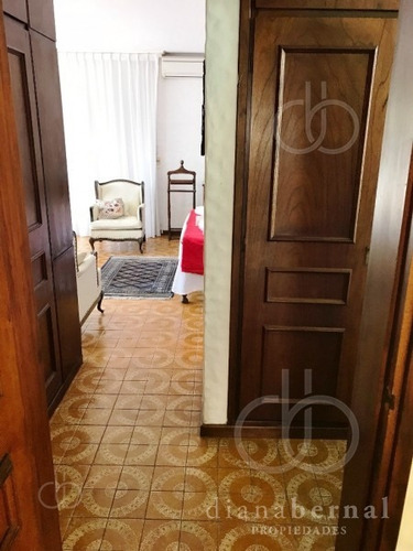 Casa De 5 Dormitorios Y Piscina Climatizada, Playa Mansa, Punta Del Este. - Ref: 4047