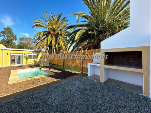 En Venta Propiedad De 2 Dormitorios Con Piscina, Colonia