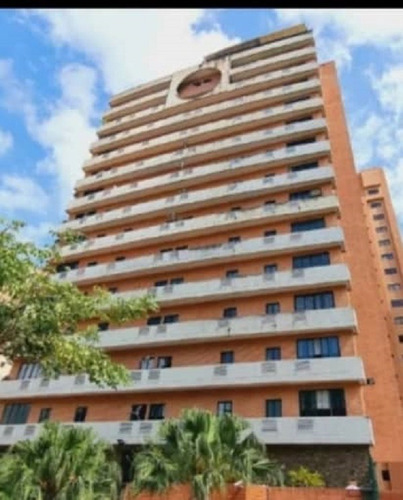 Preyes Vende Lujoso Penthouse En Urbanización La Trigaleña Alta