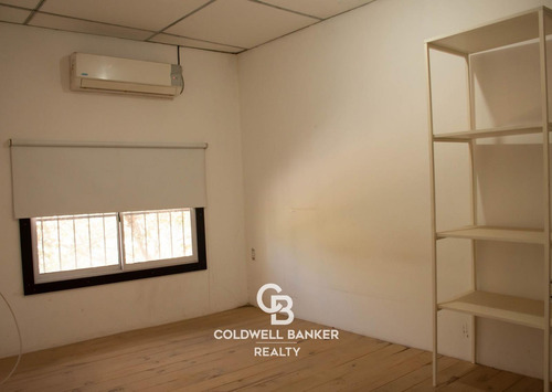 Galpón En Cerrillos De 200 M2, Más 6 Estufas Y 1 Departamento De 2 Dormitorios.