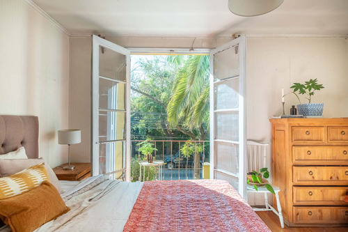 Sector Residencial: Jardín, Piscina Y Gran Conectividad