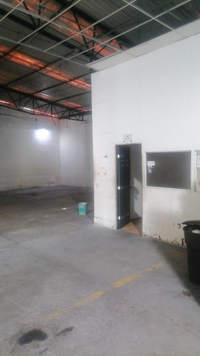 Bodega Comercial Con Local, En Plaza Echegaray Naucalpan