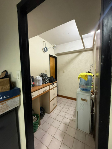 Oficina En Venta, Ubicada En Urb. Calicanto.
