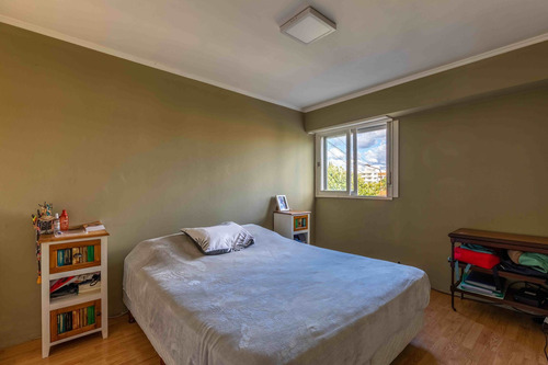 Departamento De 2 Dormitorios En Venta, La Plata