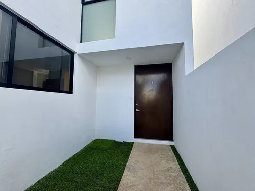 Residencia En Venta De 4 Recámaras En Privada Amanthea.