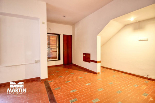 Casa Ph En Venta En Olivos 3 Ambientes, Con Cochera, Jardín Y Galpón. 170 M2 Cub.
