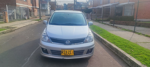 Nissan Tiida 1.8 Premium 5 p