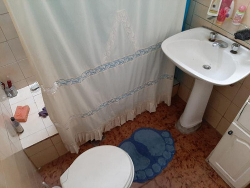 Imagen 10 de 19 de Moron! Casa En Lote Propio Con Departamento De Tres Ambientes Al Fondo.