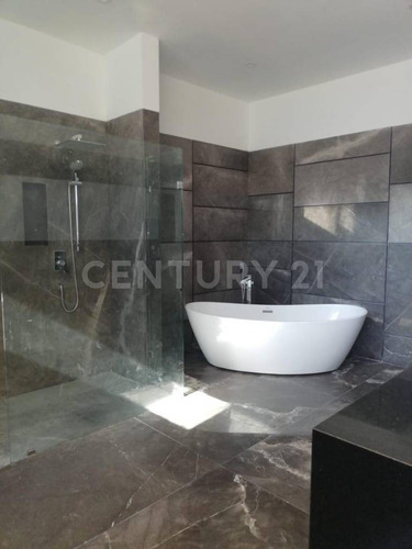Imagen 21 de 28 de Se Vende Lujosa Casa En Puerto Cancún C2023