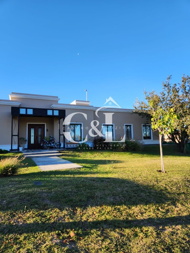 Venta Espectacular Casa En Valle Del Golf