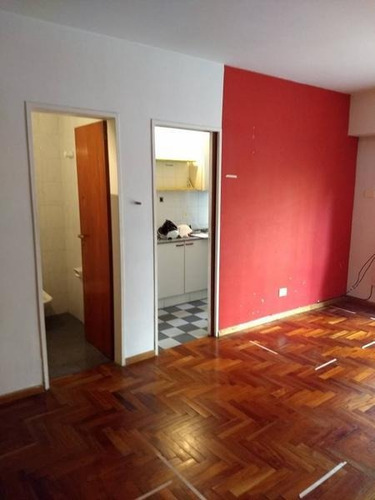 Imagen 3 de 8 de Mono Ambiente Con Balcon Al Frente / Apto Profesional