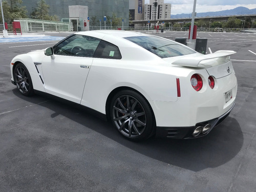 Imagen 10 de 15 de Nissan Gtr Biturbo Premium 2015 (nuevo, De Coleccion)