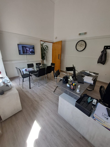 Casa Sobre Avenida Urquiza Para Vivienda U Oficinas