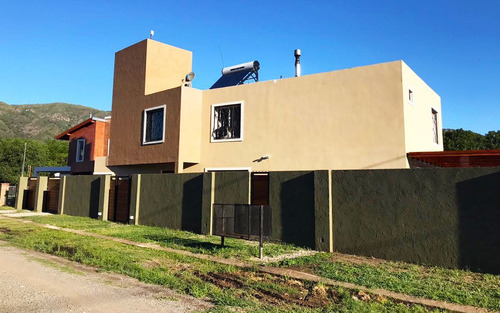 Imagen 2 de 15 de Magnifica Casa En Venta De 3 Dorm. C/ Doble Cochera En Santa María