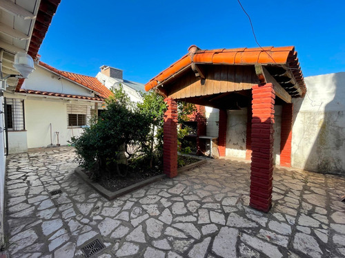 Venta Casa 4 Ambientes 5 Cuadras De Estación Castelar Centro