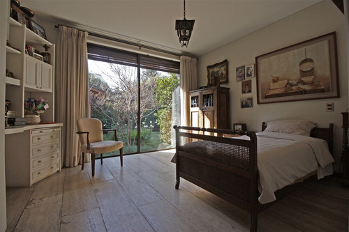 Acogedora Casa En Manquehue Oriente - La Dehesa