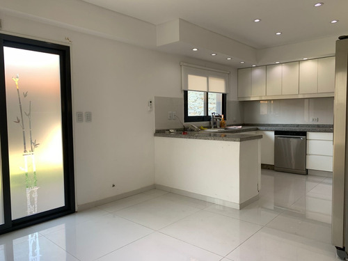 Imagen 4 de 14 de Chalet Doble Lote 6 Amb + Playrooom Y Piscina // Temple 1930