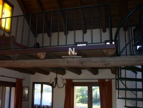 Casa En Pinares Con Vista Parcial Al Mar- Ref: 3807