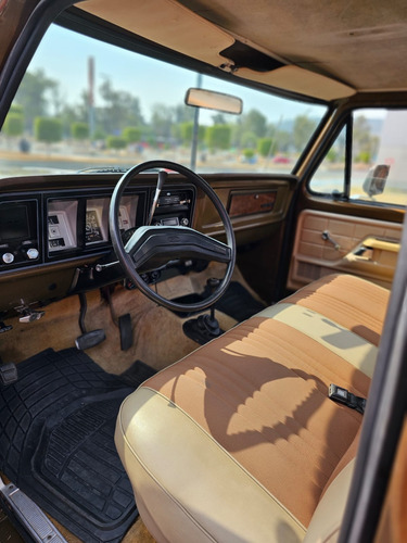 Ford F-150 Custom 4x4