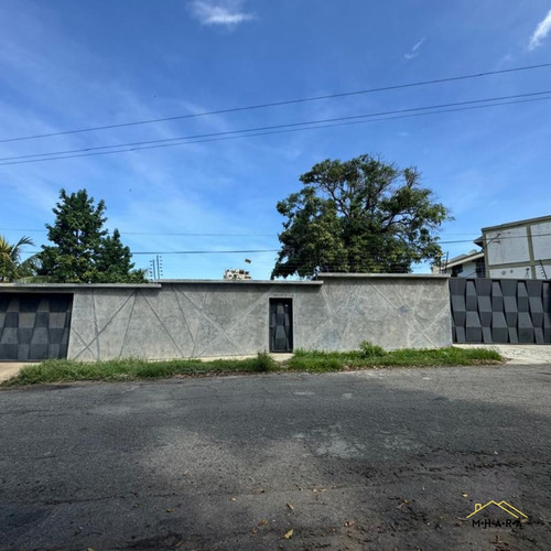 Terreno En Venta En La Urbanizacion Caribe Con Muro Perimetral Servicios Y Fachada
